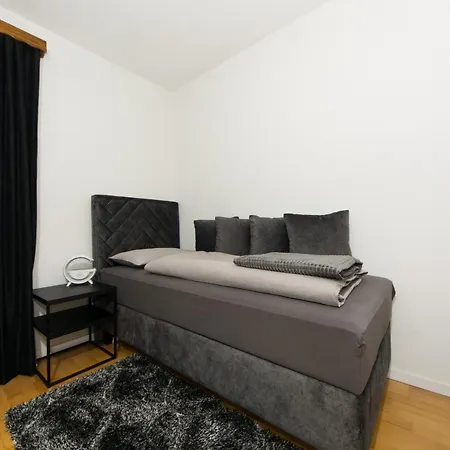 Gold Apartment *
